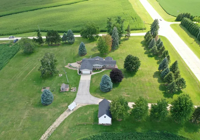 Photo 2 of Single family home for sale at 4900 42 Hwy Ne, Eyota, MN 55934 | MLS# 7133720 | Listing updated on 2026-09-14