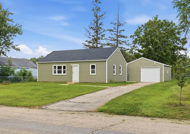 Photo 2 of Sale Pending at 2709 Markay St Se, Rochester, MN 55904 | MLS# 7133724 | Listing updated on 2026-09-11