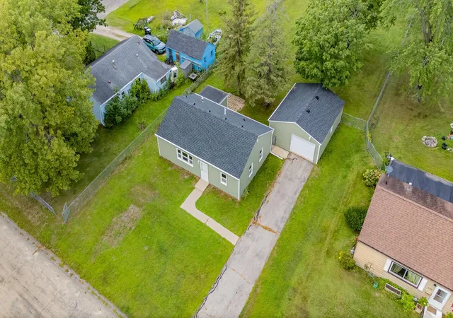 Photo 3 of Sale Pending at 2709 Markay St Se, Rochester, MN 55904 | MLS# 7133724 | Listing updated on 2026-09-11
