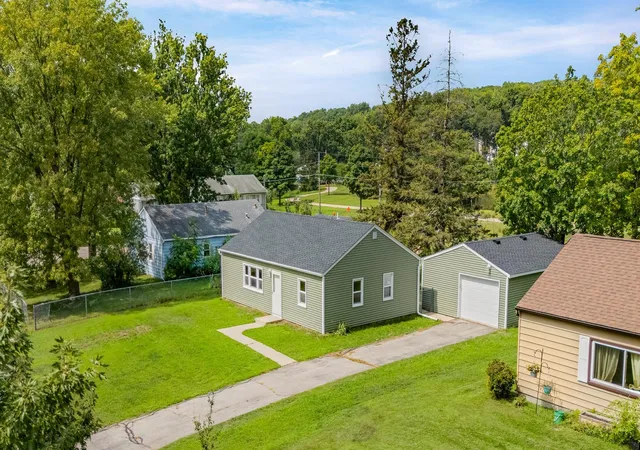 Photo 3 of Sale Pending at 2709 Markay St SE, Rochester, MN 55904 | MLS# 7133724 | Listing updated on 2026-09-11