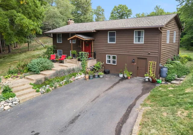 Photo 3 of Single family home for sale at 1373 Pine View Trl, Houlton, WI 54082 | MLS# 7133742 | Listing updated on 2026-09-11