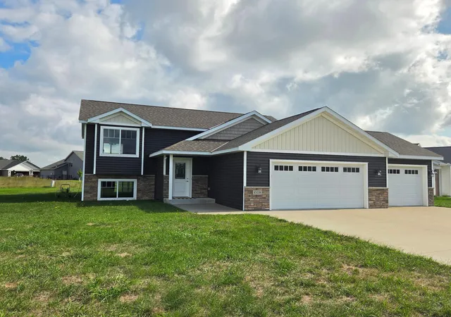 Photo 1 of Single family home for sale at 1009 26th Street Loop, Sartell, MN 56377 | MLS# 7134076 | Listing updated on 2026-09-14