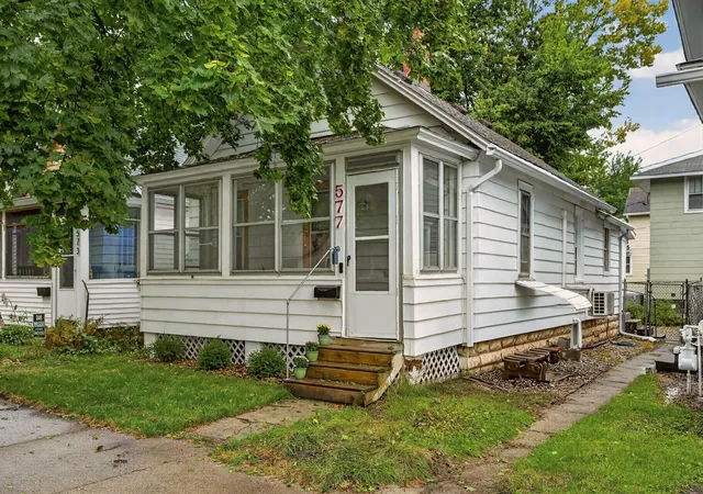 Photo 1 of Single family home for sale at 577 W Sanborn St, Winona, MN 55987 | MLS# 7134077 | Listing updated on 2026-10-02
