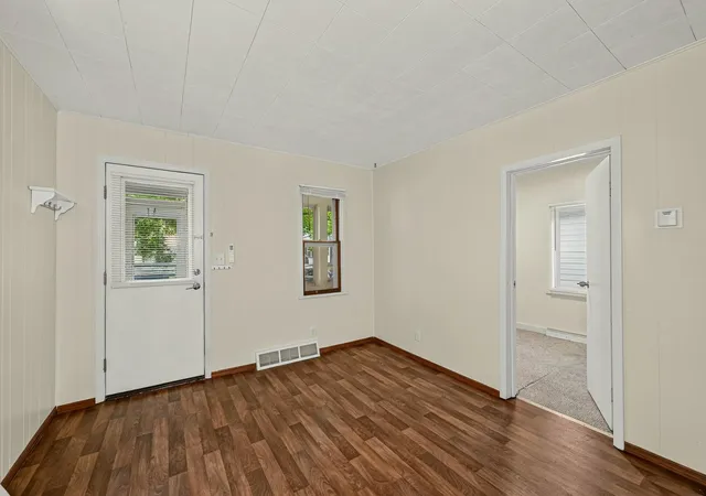 Photo 4 of Single family home for sale at 577 W Sanborn St, Winona, MN 55987 | MLS# 7134077 | Listing updated on 2026-10-02