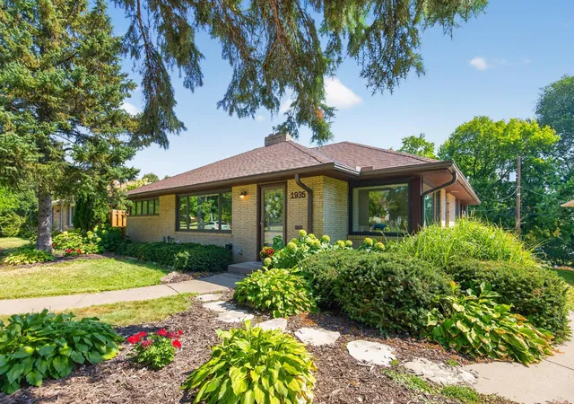 Photo 2 of Sale Pending at 1935 Stinson Blvd, Minneapolis, MN 55418 | MLS# 7134099 | Listing updated on 2026-09-14