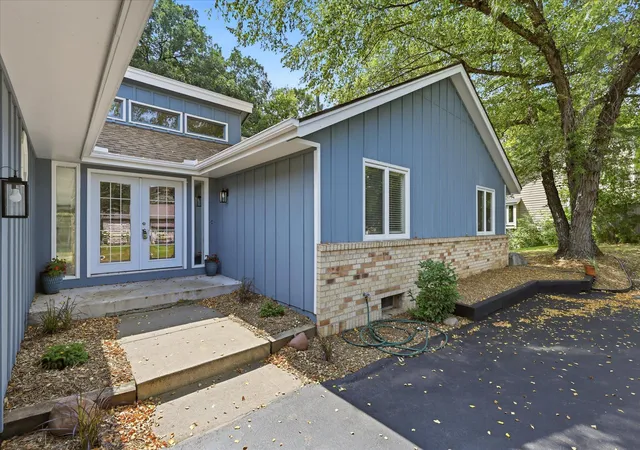 Photo 1 of Single family home for sale at 1592 Sherwood Ct, Eagan, MN 55122 | MLS# 7134106 | Listing updated on 2026-09-15