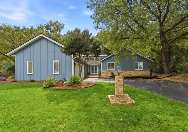 Photo 2 of Single family home for sale at 1592 Sherwood Ct, Eagan, MN 55122 | MLS# 7134106 | Listing updated on 2026-09-15