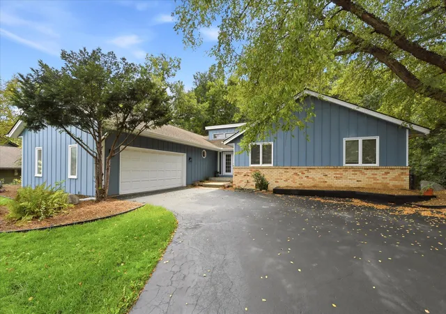 Photo 3 of Single family home for sale at 1592 Sherwood Ct, Eagan, MN 55122 | MLS# 7134106 | Listing updated on 2026-09-15