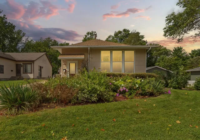 Photo 2 of Single family home for sale at 904 5th Street Sw, Waseca, MN 56093 | MLS# 7134135 | Listing updated on 2026-09-15