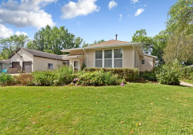 Photo 3 of Single family home for sale at 904 5th Street Sw, Waseca, MN 56093 | MLS# 7134135 | Listing updated on 2026-09-15