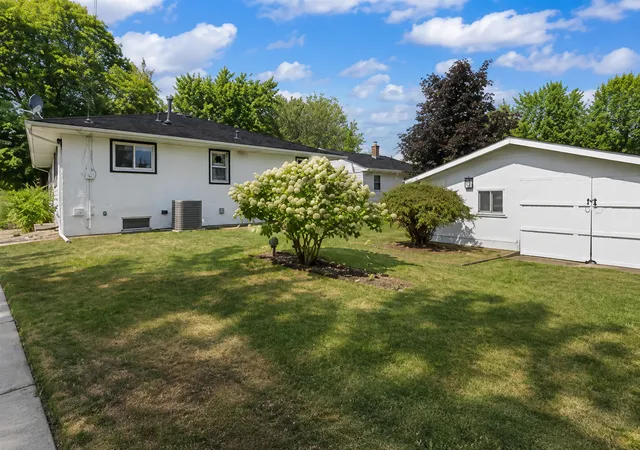 Photo 2 of Single family home for sale at 1228 Lincoln Ave, Saint Paul Park, MN 55071 | MLS# 7134201 | Listing updated on 2026-09-15