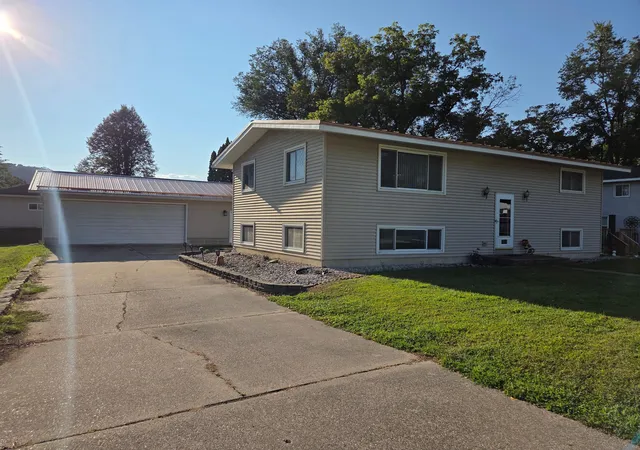Photo 1 of Single family home for sale at 215 N Green St, Rushford, MN 55971 | MLS# 7134212 | Listing updated on 2026-09-15