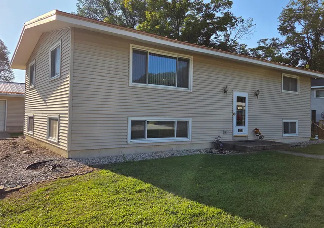 Photo 2 of Single family home for sale at 215 N Green St, Rushford, MN 55971 | MLS# 7134212 | Listing updated on 2026-09-15