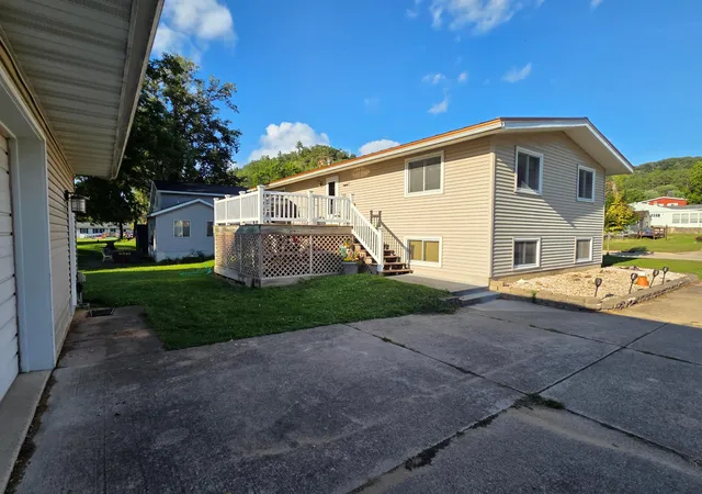 Photo 3 of Single family home for sale at 215 N Green St, Rushford, MN 55971 | MLS# 7134212 | Listing updated on 2026-09-15