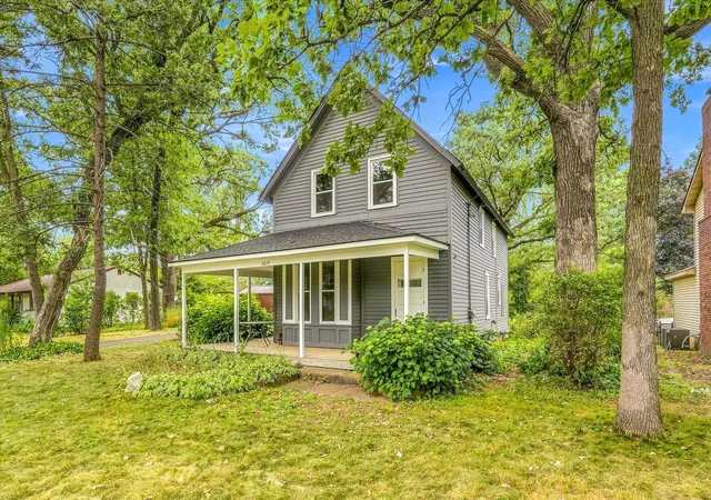 Photo 3 of Single family home for sale at 2819 Helen St N, North Saint Paul, MN 55109 | MLS# 7134293 | Listing updated on 2026-10-07
