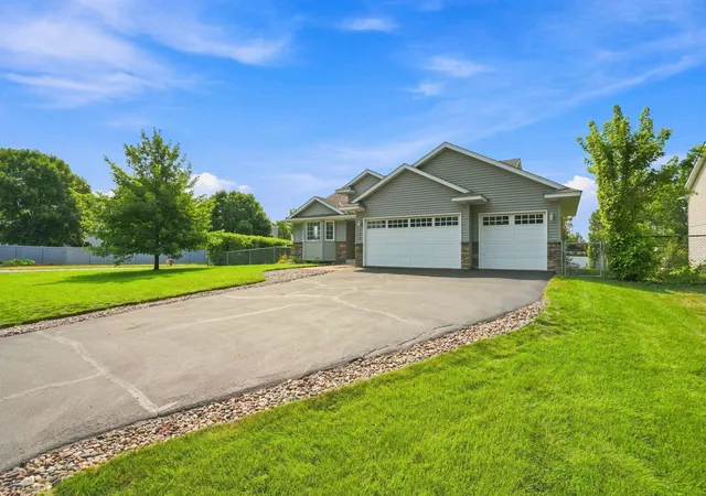Photo 2 of Single family home for sale at 798 104th Ct Ne, Blaine, MN 55434 | MLS# 7134351 | Listing updated on 2026-09-17