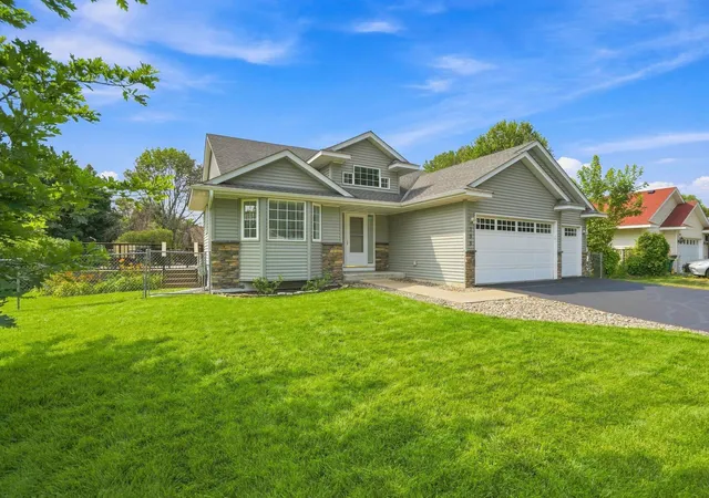 Photo 3 of Single family home for sale at 798 104th Ct Ne, Blaine, MN 55434 | MLS# 7134351 | Listing updated on 2026-09-17