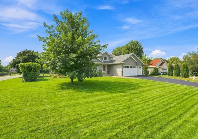 Photo 3 of Single family home for sale at 798 104Th Ct Ne, Blaine, MN 55434 | MLS# 7134351 | Listing updated on 2026-09-17