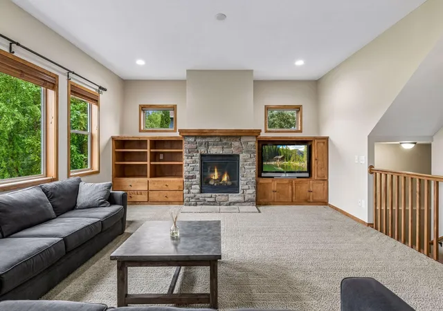 Photo 4 of Single family home for sale at 18274 Imagery Ln, Lakeville, MN 55044 | MLS# 7134389 | Listing updated on 2026-10-05