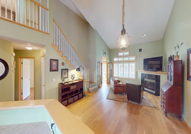 Photo 1 of Single family home for sale at 915 Kimberly Ln, Chanhassen, MN 55317 | MLS# 7134539 | Listing updated on 2026-09-14