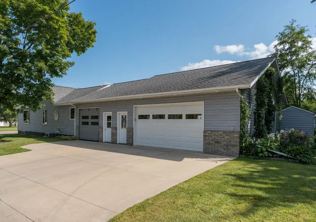 Photo 1 of Single family home for sale at 200 Kenzie St, Sherburn, MN 56171 | MLS# 7134554 | Listing updated on 2026-09-10
