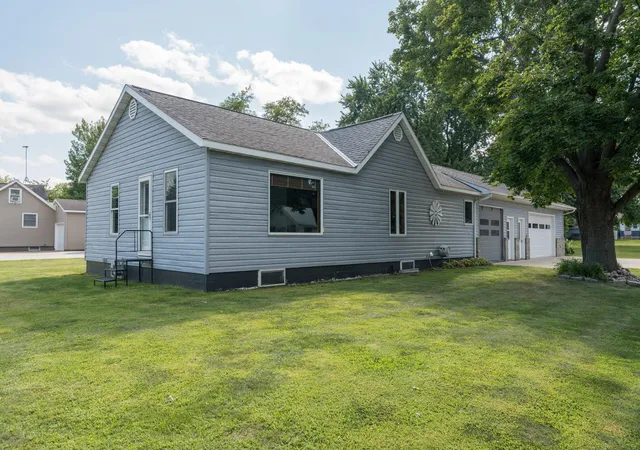 Photo 2 of Single family home for sale at 200 Kenzie St, Sherburn, MN 56171 | MLS# 7134554 | Listing updated on 2026-09-10