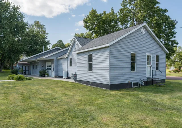 Photo 3 of Single family home for sale at 200 Kenzie St, Sherburn, MN 56171 | MLS# 7134554 | Listing updated on 2026-09-10