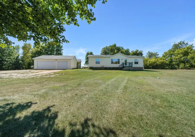 Photo 3 of Sale Pending at 1695 Sunset Access Rd Se, Alexandria, MN 56308 | MLS# 7134592 | Listing updated on 2026-09-23