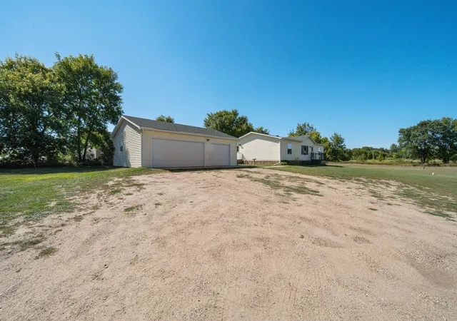 Photo 3 of Sale Pending at 1695 Sunset Access Rd Se, Alexandria, MN 56308 | MLS# 7134592 | Listing updated on 2026-09-23