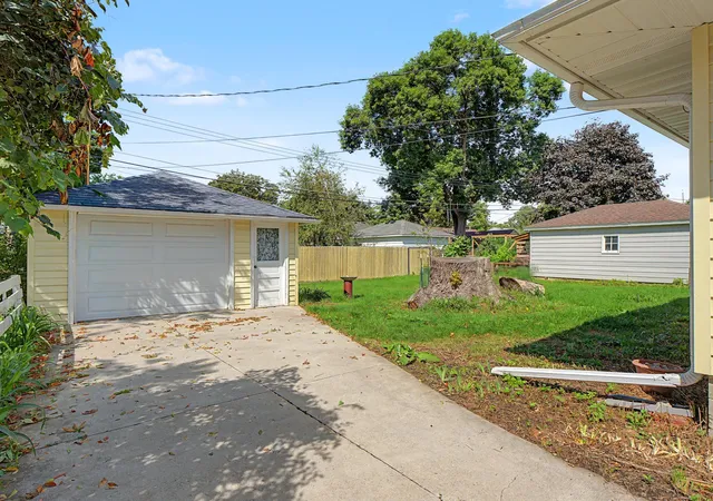 Photo 3 of Single family home for sale at 709 18th Avenue Ne, Rochester, MN 55906 | MLS# 7134637 | Listing updated on 2026-09-09