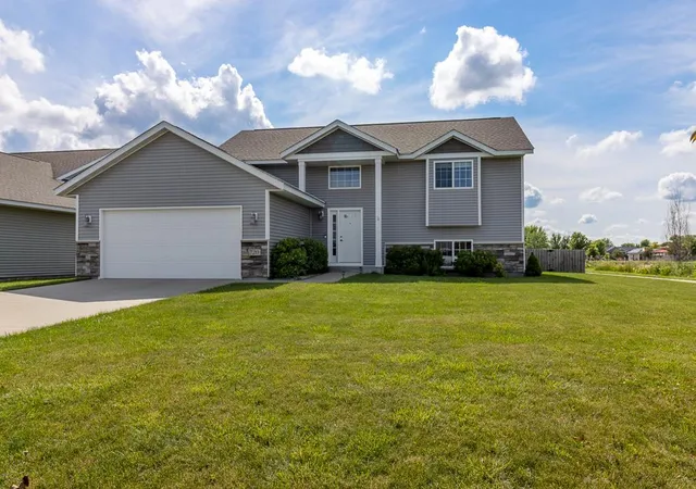 Photo 1 of Single family home for sale at 720 Mulligan St, Mankato, MN 56001 | MLS# 7134639 | Listing updated on 2026-09-11