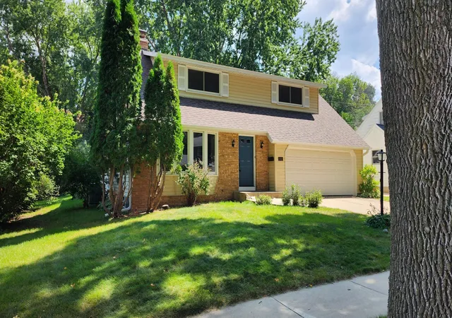 Photo 1 of Single family home for sale at 2032 13th Ave Nw, Rochester, MN 55901 | MLS# 7134694 | Listing updated on 2026-09-14