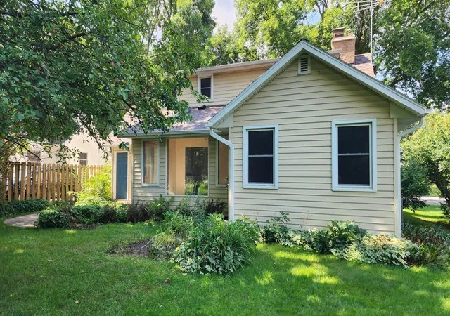 Photo 3 of Single family home for sale at 2032 13Th Ave Nw, Rochester, MN 55901 | MLS# 7134694 | Listing updated on 2026-09-14