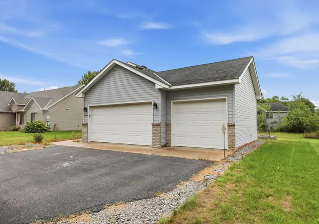 Photo 4 of Single family home for sale at 2910 Crescent Ridge Trl, Saint Cloud, MN 56301 | MLS# 7134721 | Listing updated on 2026-10-08