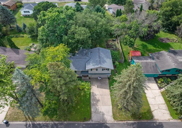 Photo 3 of Single family home for sale at 828 Fremont St E, Northfield, MN 55057 | MLS# 7134737 | Listing updated on 2026-09-14