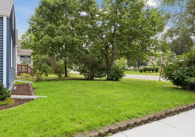 Photo 4 of Single family home for sale at 6624 Minnetonka Blvd, Minneapolis, MN 55426 | MLS# 7134770 | Listing updated on 2026-09-14