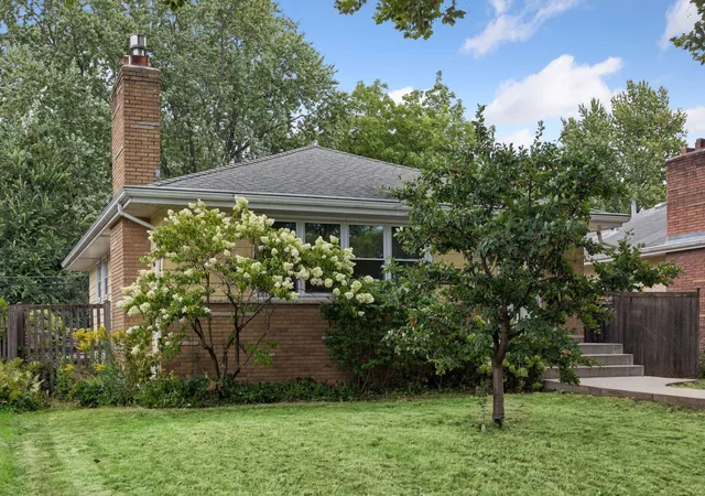Photo 2 of Sale Pending at 2814 Irving Ave N, Minneapolis, MN 55411 | MLS# 7134848 | Listing updated on 2026-09-15