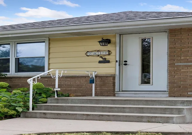 Photo 3 of Sale Pending at 2814 Irving Ave N, Minneapolis, MN 55411 | MLS# 7134848 | Listing updated on 2026-09-15