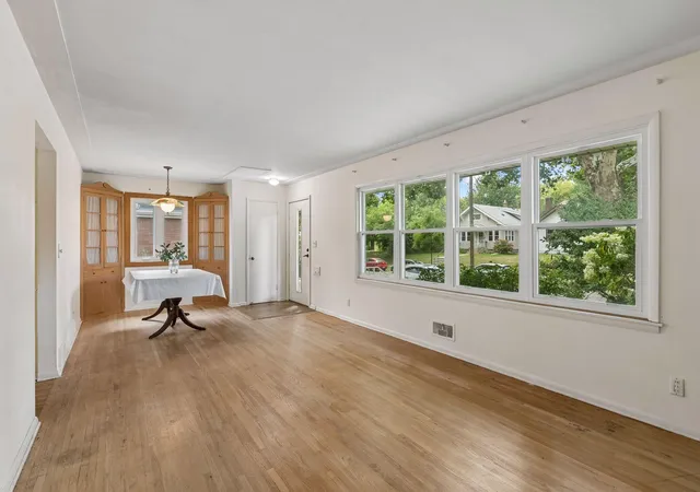 Photo 4 of Sale Pending at 2814 Irving Ave N, Minneapolis, MN 55411 | MLS# 7134848 | Listing updated on 2026-09-15