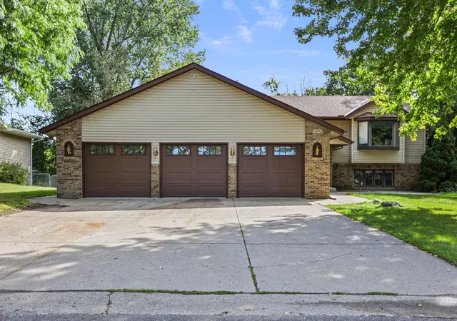 Photo 2 of Single family home for sale at 1242 Aldrich Way, Faribault, MN 55021 | MLS# 7134885 | Listing updated on 2026-09-11