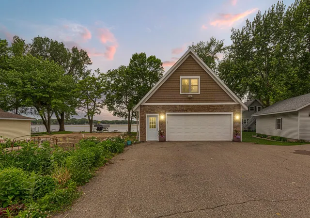Photo 3 of Sale Pending at 943 Reed St N, Waterville, MN 56096 | MLS# 7134930 | Listing updated on 2026-09-11