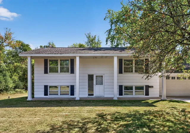 Photo 3 of Single family home for sale at 13959 Radisson Rd Ne, Ham Lake, MN 55304 | MLS# 7135009 | Listing updated on 2026-09-15