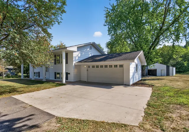 Photo 4 of Single family home for sale at 13959 Radisson Rd Ne, Ham Lake, MN 55304 | MLS# 7135009 | Listing updated on 2026-09-15