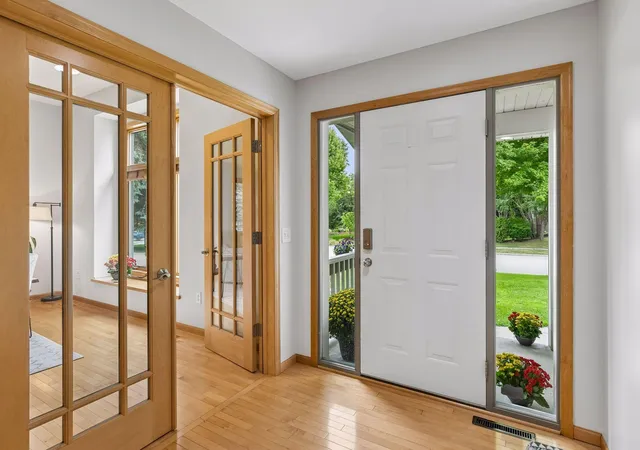 Photo 3 of Sale Pending at 1509 Lockwood Dr, Northfield, MN 55057 | MLS# 7135019 | Listing updated on 2026-09-11