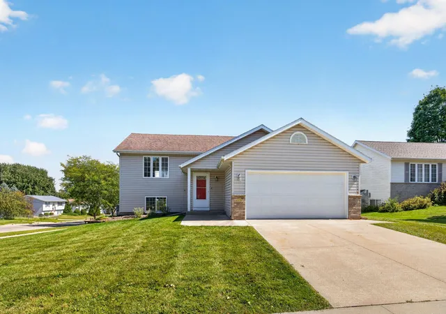 Photo 1 of Single family home for sale at 4639 Manor Park Dr Nw, Rochester, MN 55901 | MLS# 7135073 | Listing updated on 2026-09-14