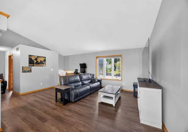 Photo 2 of Single family home for sale at 4639 Manor Park Dr Nw, Rochester, MN 55901 | MLS# 7135073 | Listing updated on 2026-09-14