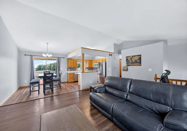 Photo 3 of Single family home for sale at 4639 Manor Park Dr Nw, Rochester, MN 55901 | MLS# 7135073 | Listing updated on 2026-09-14
