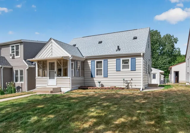 Photo 2 of Sale Pending at 1949 Nevada Ave E, Saint Paul, MN 55119 | MLS# 7135080 | Listing updated on 2026-09-14
