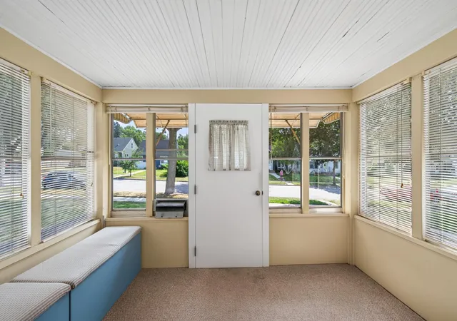 Photo 3 of Sale Pending at 1949 Nevada Ave E, Saint Paul, MN 55119 | MLS# 7135080 | Listing updated on 2026-09-14