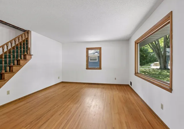 Photo 2 of Single family home for sale at 1528 Aquila Ave N, Golden Valley, MN 55427 | MLS# 7135084 | Listing updated on 2026-09-15